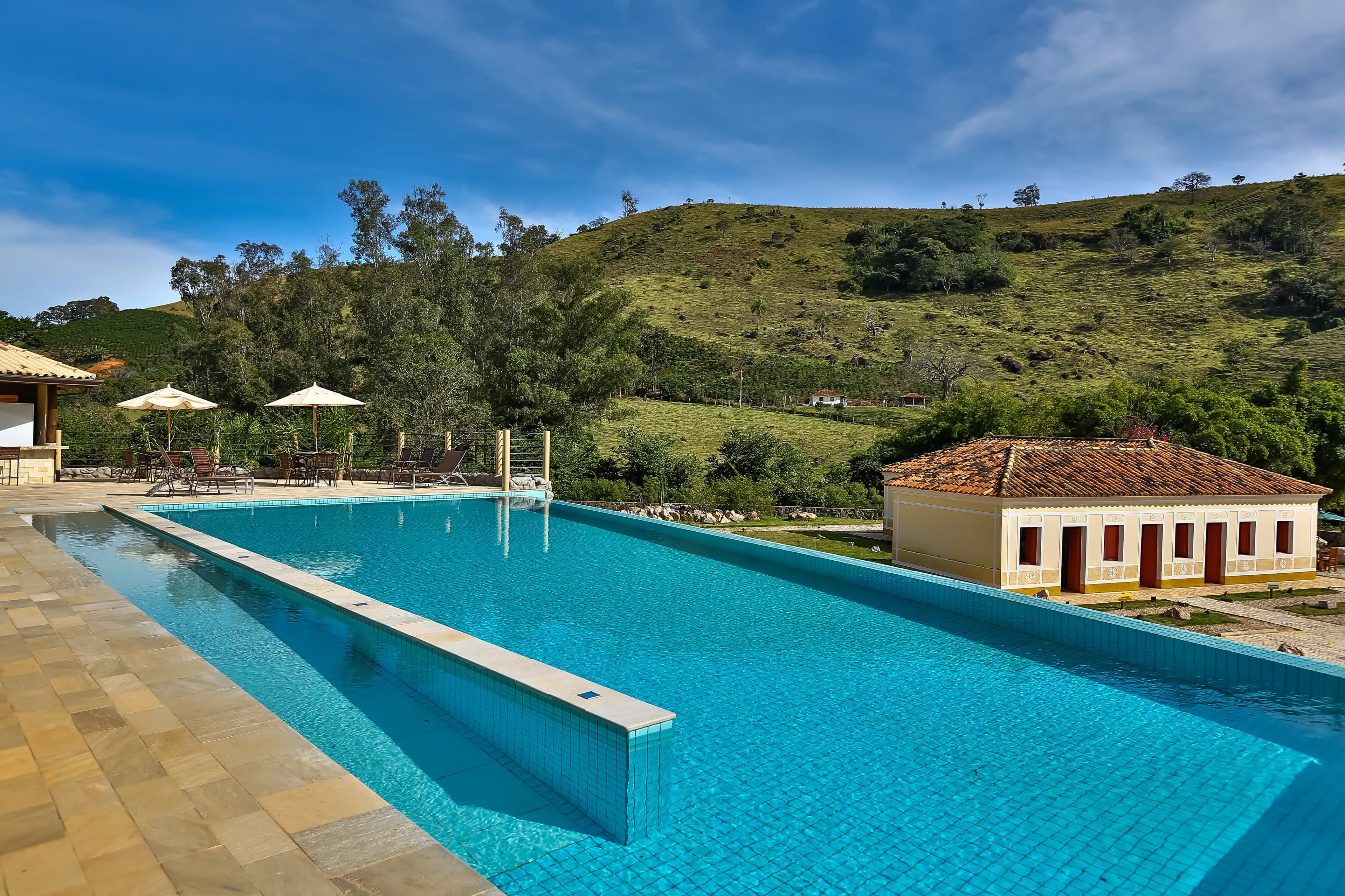 Piscina Descoberta e Casarão