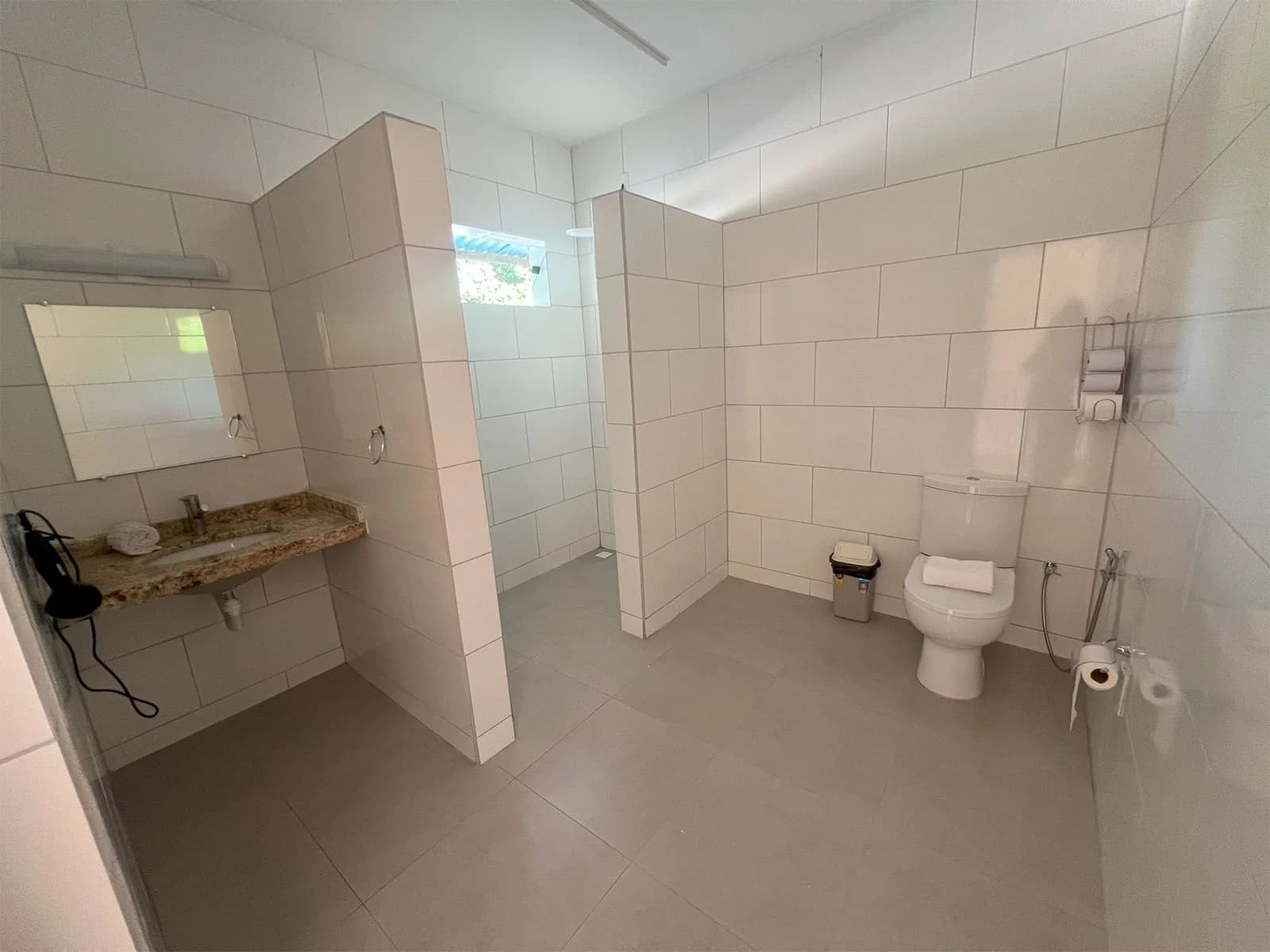 Apartamento · Banheiro com bancada de mármore