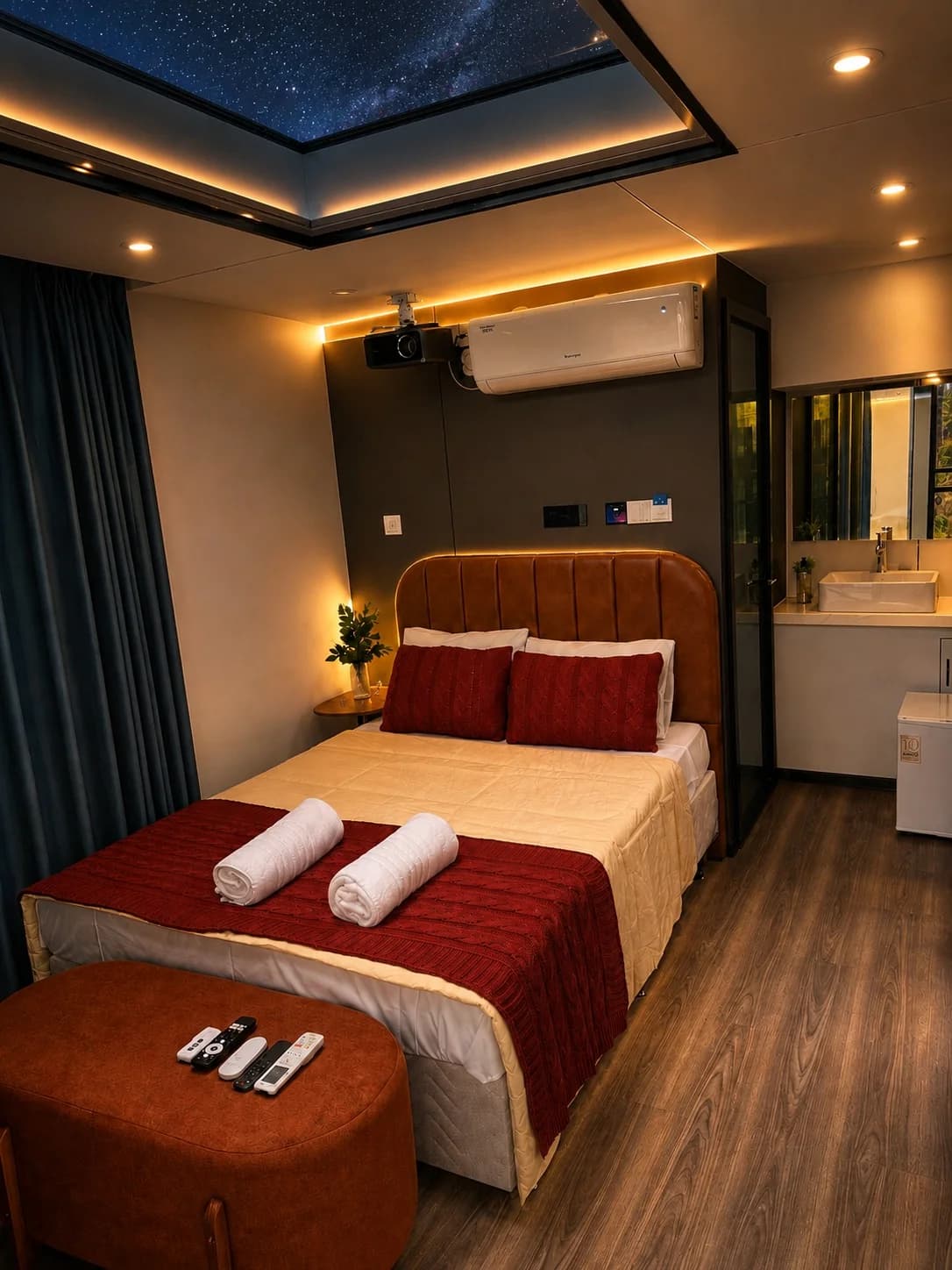 Interior da Sky Capsule · Claraboia estrelada · Cama de casal
